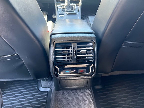 Volkswagen Passat Alltrack 18 of 23