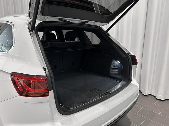 Volkswagen Touareg 4 of 5