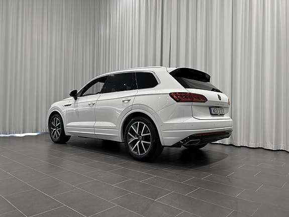 Volkswagen Touareg 3 of 5