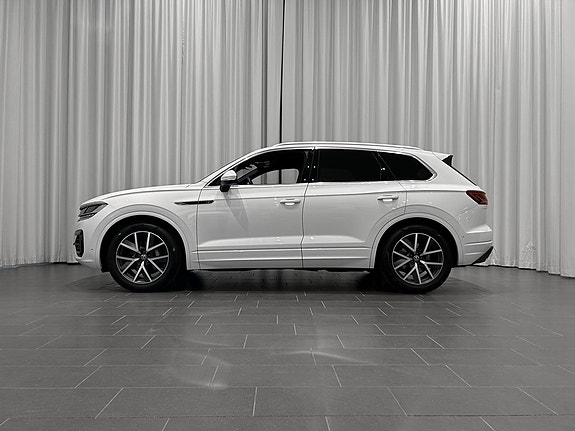 Volkswagen Touareg 2 of 5