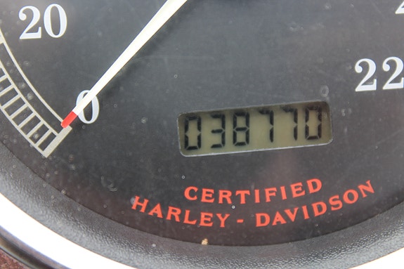 Harley-Davidson Heritage Softail Classic 2 of 5