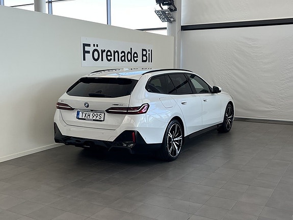 BMW i5 16 of 17