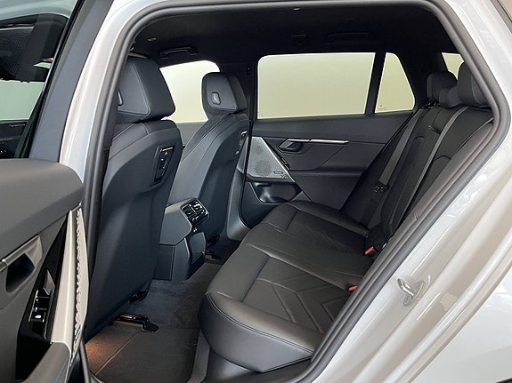 BMW i5 13 of 17