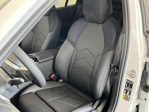 BMW i5 7 of 17