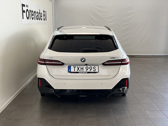BMW i5 15 of 17