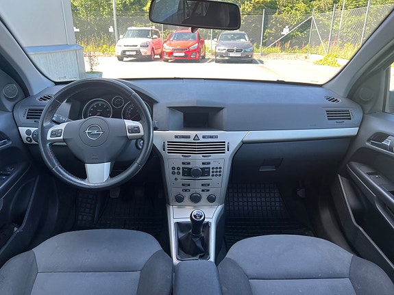 Opel Astra 8 of 18