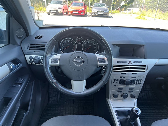 Opel Astra 9 of 18