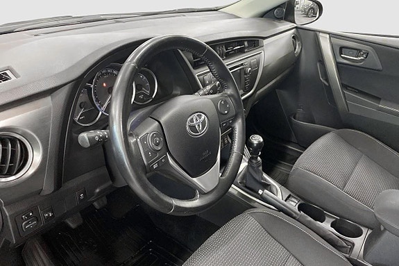 Toyota Auris 9 of 11