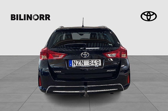 Toyota Auris 6 of 11