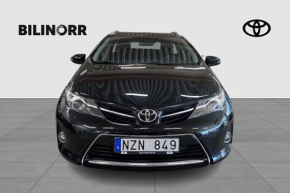 Toyota Auris 7 of 11