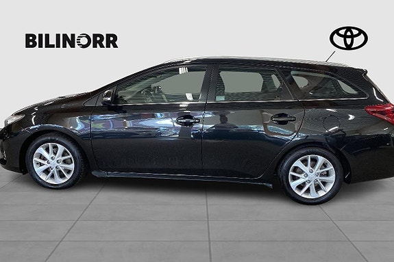 Toyota Auris 5 of 11