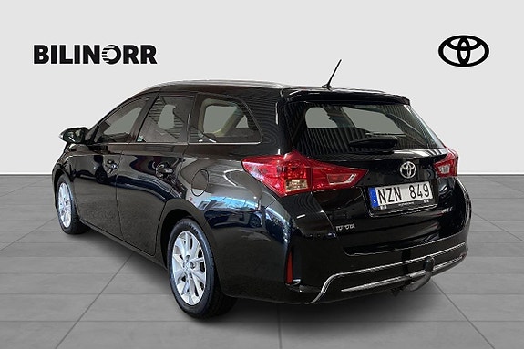Toyota Auris 4 of 11