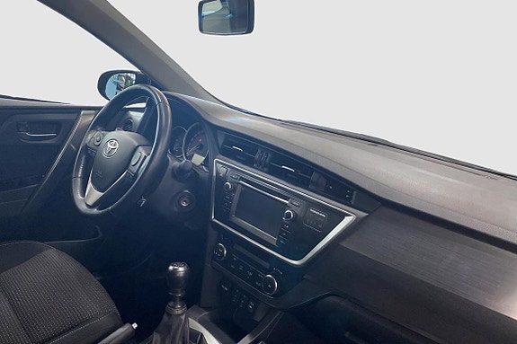 Toyota Auris 8 of 11