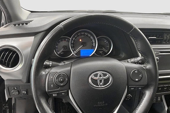 Toyota Auris 2 of 11