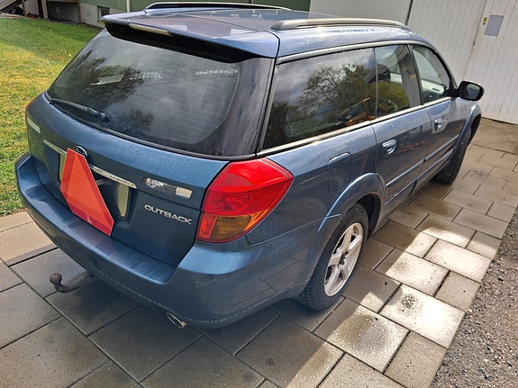 Subaru Outback 3 of 6