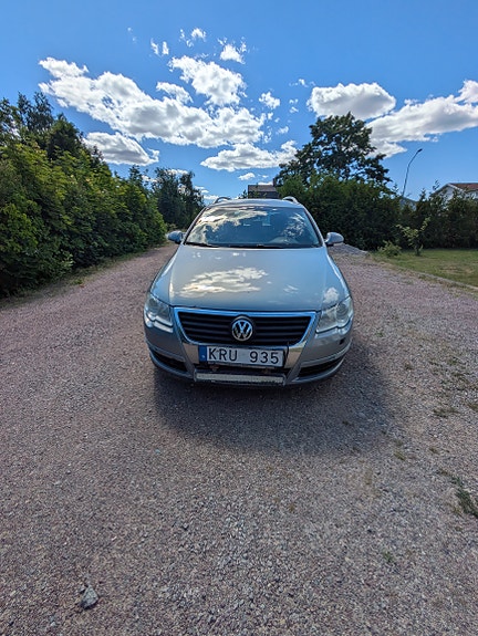 Volkswagen Passat 2 of 5