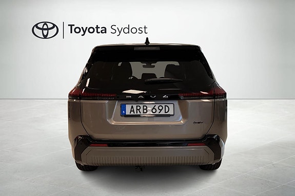 Toyota RAV4 4 of 5