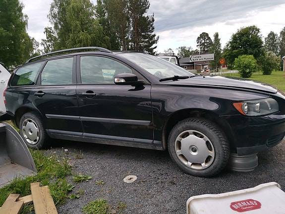 Volvo V50 2 of 3