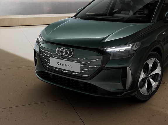 Audi Q4 e-tron 3 of 5