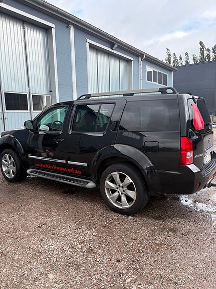Nissan Pathfinder 12 of 12