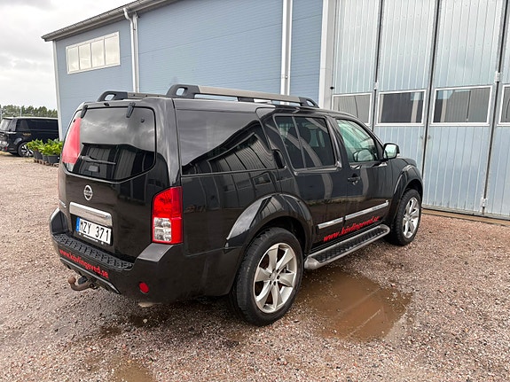 Nissan Pathfinder 9 of 12