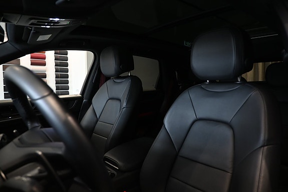 Porsche Cayenne 15 of 24