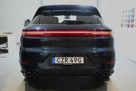 Porsche Cayenne 5 of 5