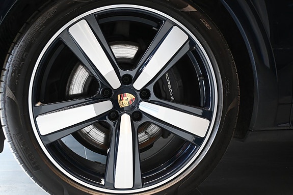 Porsche Cayenne 9 of 24