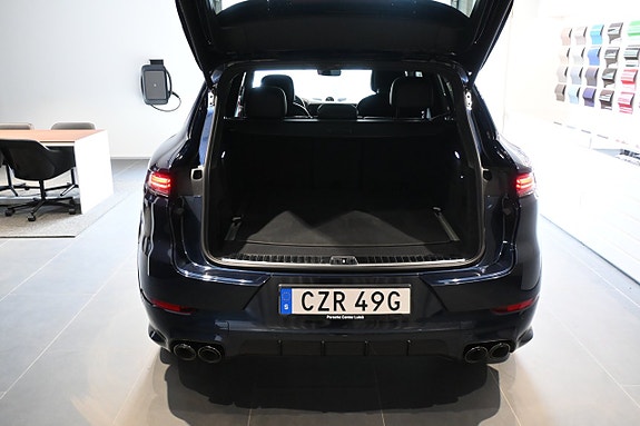 Porsche Cayenne 7 of 24