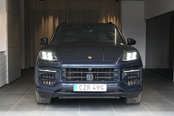 Porsche Cayenne 2 of 5