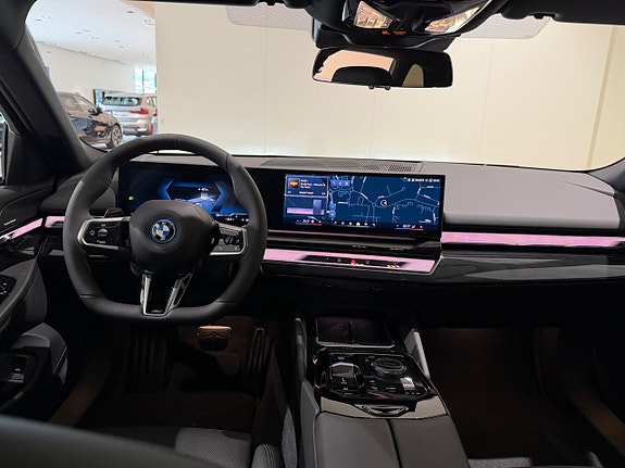 BMW i5 8 of 13