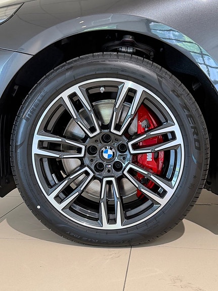 BMW i5 3 of 13