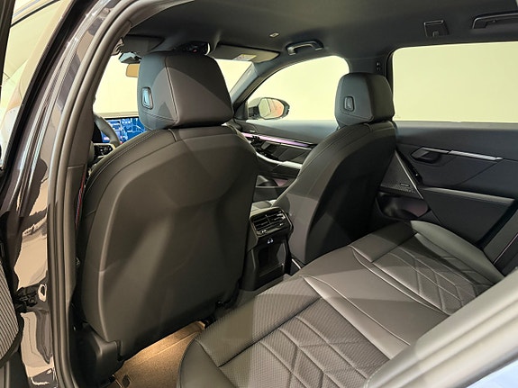 BMW i5 11 of 13