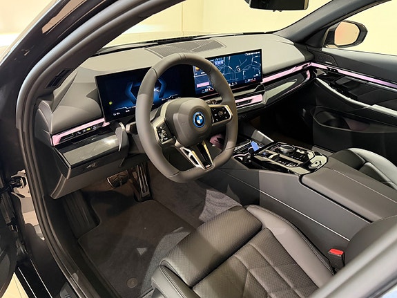 BMW i5 6 of 13
