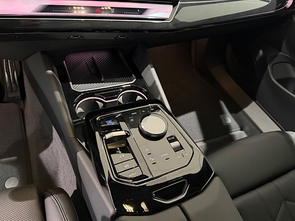BMW i5 7 of 13