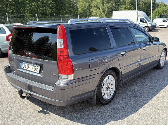Volvo V70 4 of 5