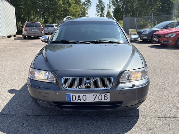 Volvo V70 2 of 5