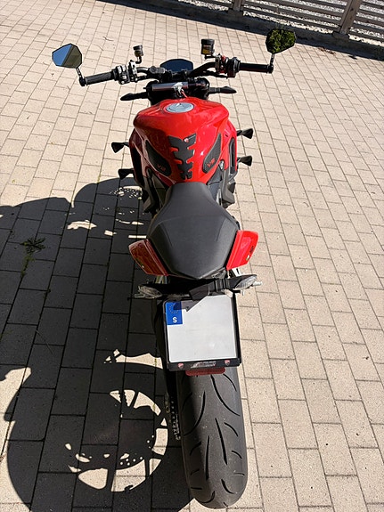 Ducati Streetfighter V2 5 of 5