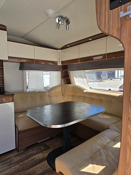 Polar 680 QA Customized *Queenbed *AC *Alde *Ugn 11 of 29
