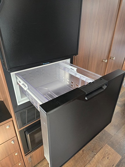 Polar 680 QA Customized *Queenbed *AC *Alde *Ugn 21 of 29