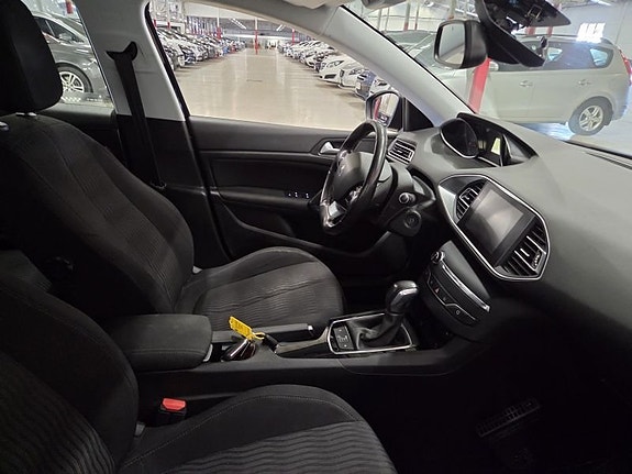 Peugeot 308 4 of 5