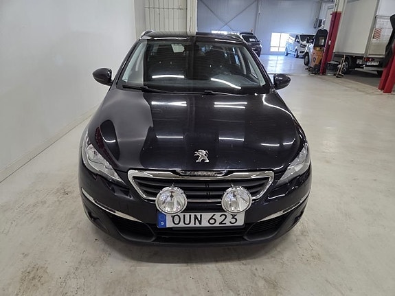 Peugeot 308 2 of 5
