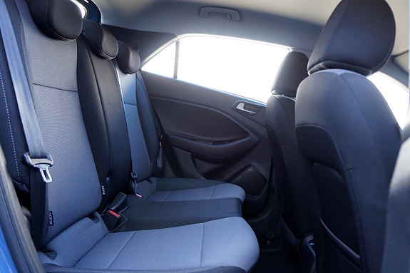 Hyundai i20 10 of 18