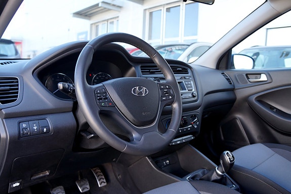 Hyundai i20 8 of 18