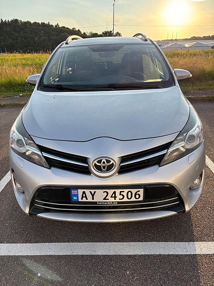 Toyota Verso 2 of 9