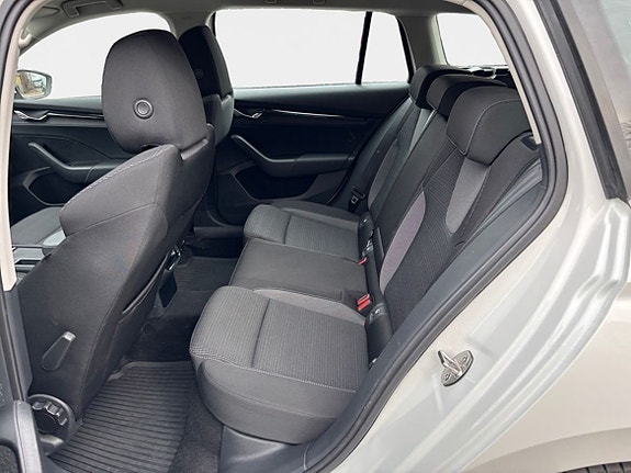 Skoda Octavia 11 of 15