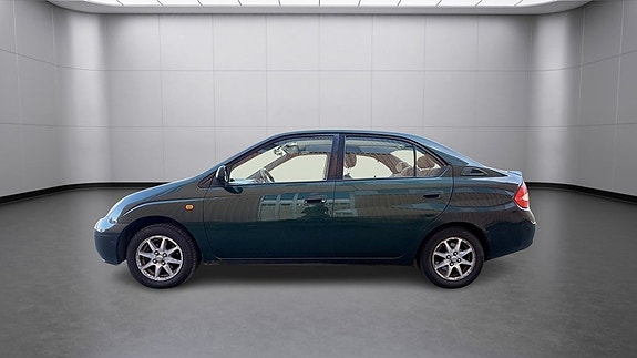 Toyota Prius 2 of 5