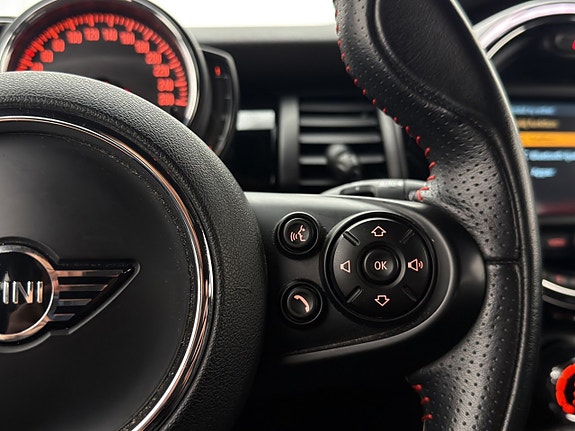 MINI Cooper 14 of 28