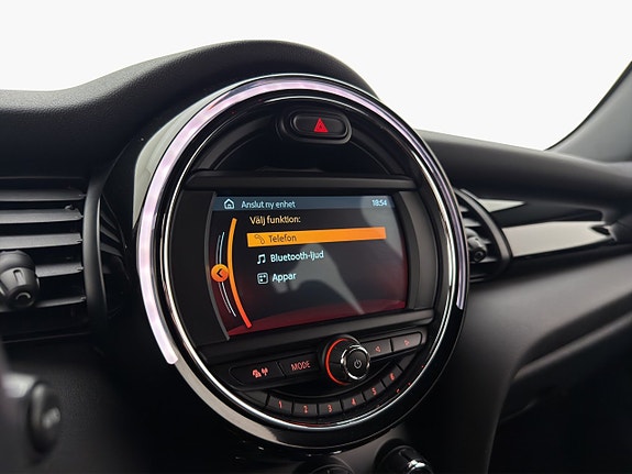 MINI Cooper 17 of 28