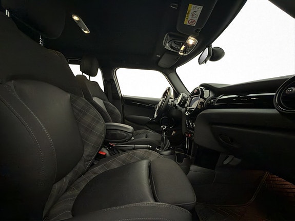 MINI Cooper 21 of 28